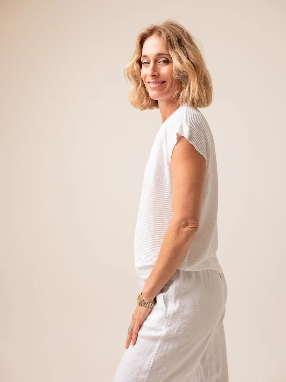 Transit Par Such Light weight Knit Top in White