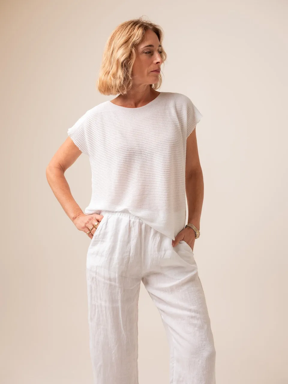 Transit Par Such Light weight Knit Top in White