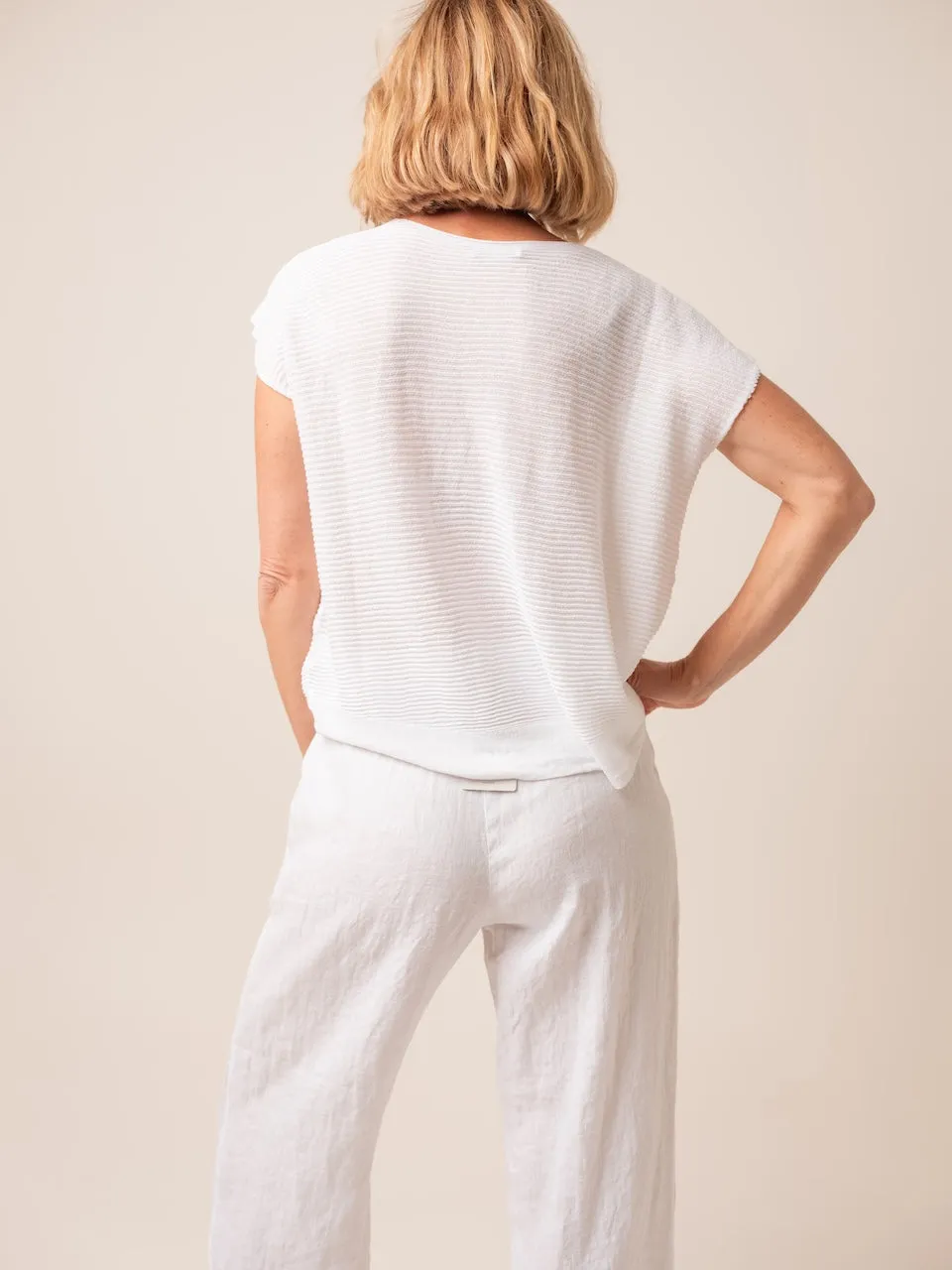 Transit Par Such Light weight Knit Top in White